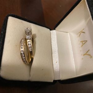 Hermosos anillos de compromiso de 14 kilates